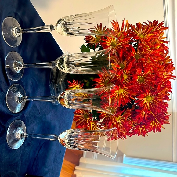 Used once 4 flute total - Picture 1 of 3